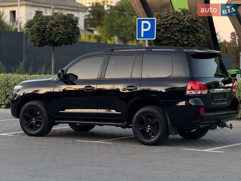 Toyota Land Cruiser 2011