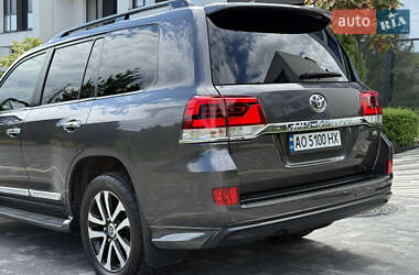 Внедорожник / Кроссовер Toyota Land Cruiser 2018 в 