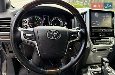 Внедорожник / Кроссовер Toyota Land Cruiser 2018 в 