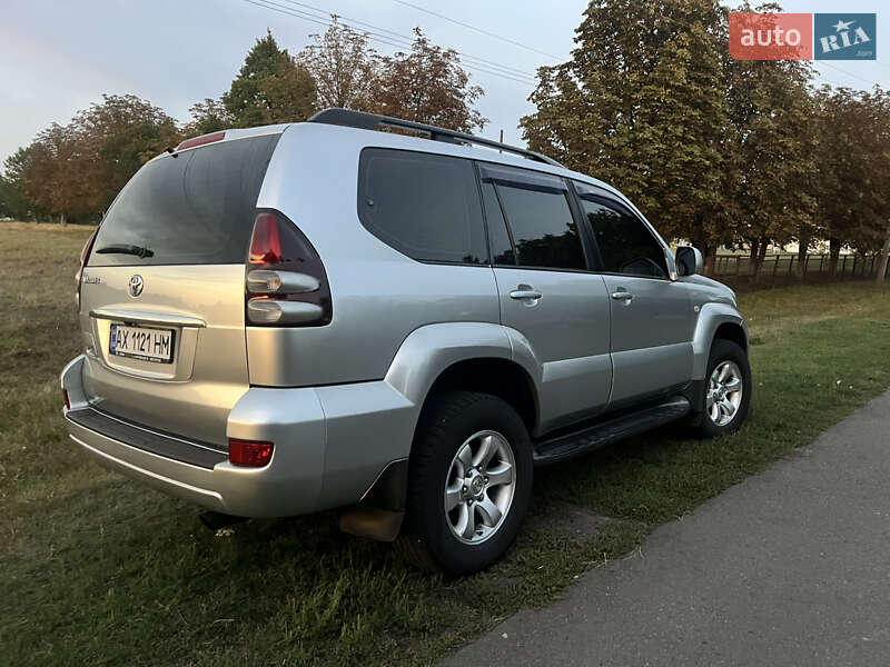 Внедорожник / Кроссовер Toyota Land Cruiser 2005 в Краснограде