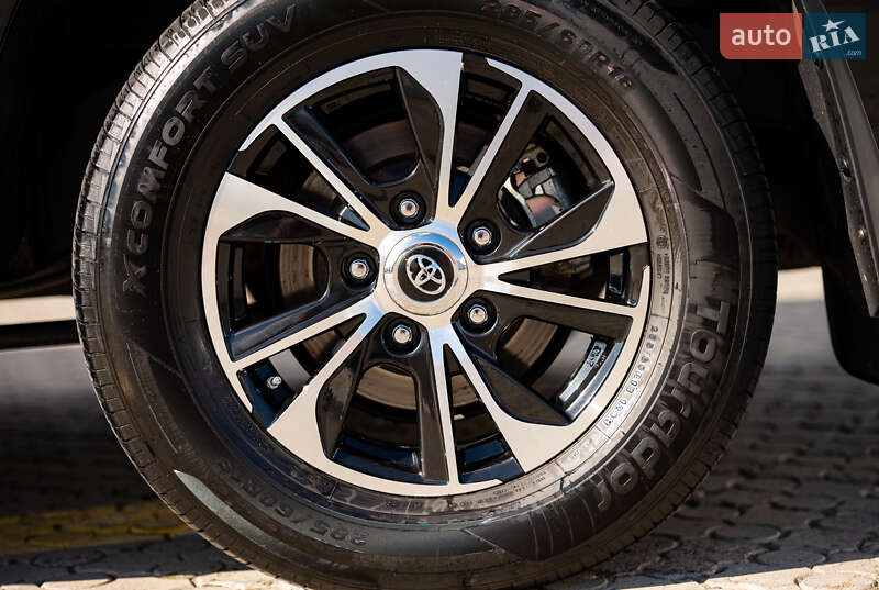 Позашляховик / Кросовер Toyota Land Cruiser 2020 в Чернівцях