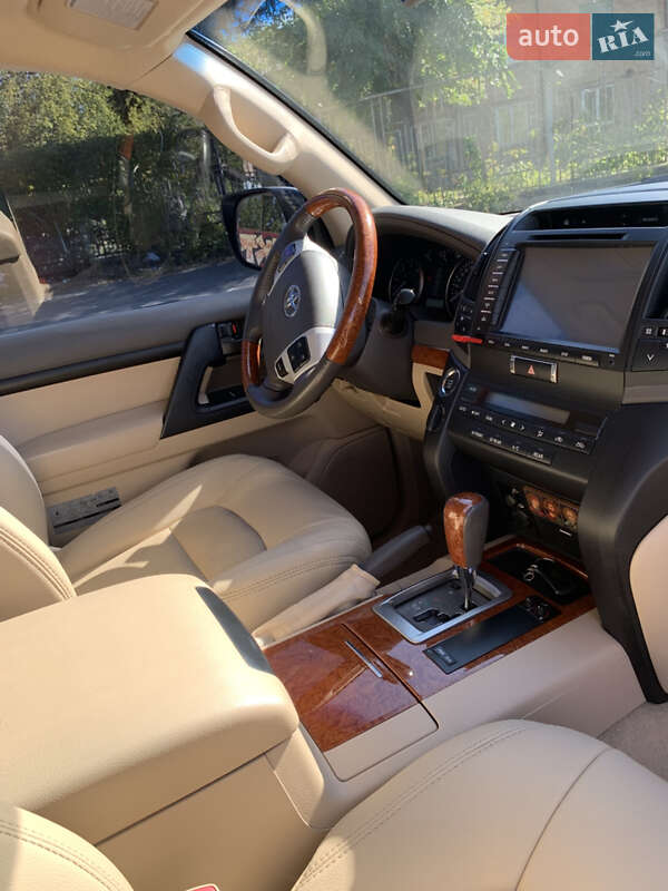 Внедорожник / Кроссовер Toyota Land Cruiser 2013 в Кривом Роге