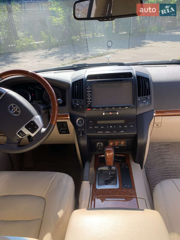 Внедорожник / Кроссовер Toyota Land Cruiser 2013 в Кривом Роге