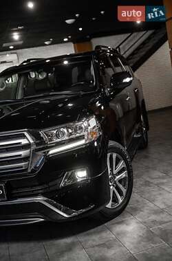 Позашляховик / Кросовер Toyota Land Cruiser 2018 в 