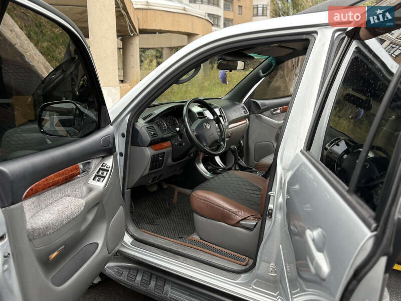 Внедорожник / Кроссовер Toyota Land Cruiser 2006 в Киеве фото 13 Внедорожник / Кроссовер Toyota Land Cruiser 2006 в Киеве