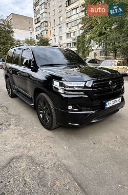 Внедорожник / Кроссовер Toyota Land Cruiser 2017 в 