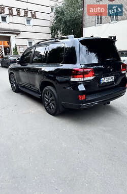 Внедорожник / Кроссовер Toyota Land Cruiser 2017 в 