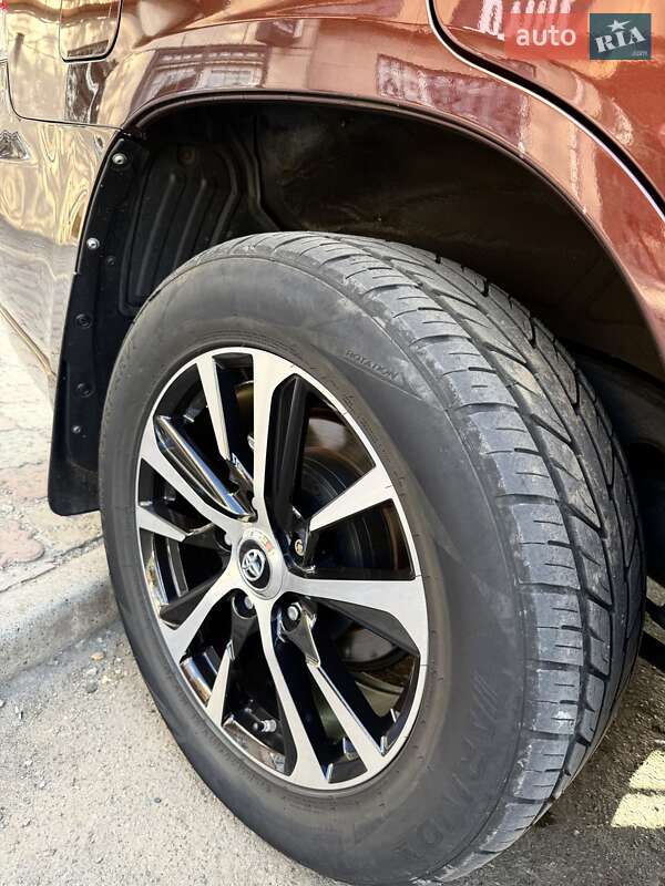 Внедорожник / Кроссовер Toyota Land Cruiser 2016 в Киеве