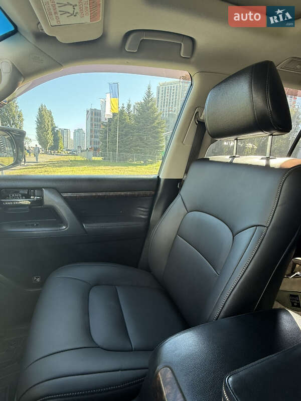 Позашляховик / Кросовер Toyota Land Cruiser 2011 в Києві