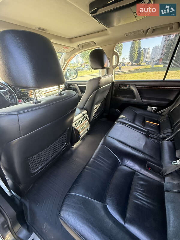Позашляховик / Кросовер Toyota Land Cruiser 2011 в Києві