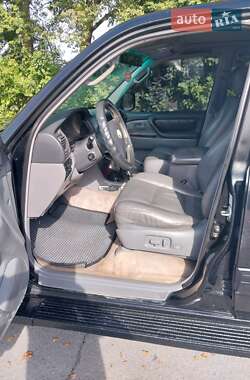 Внедорожник / Кроссовер Toyota Land Cruiser 2001 в 