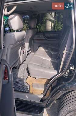 Внедорожник / Кроссовер Toyota Land Cruiser 2001 в 