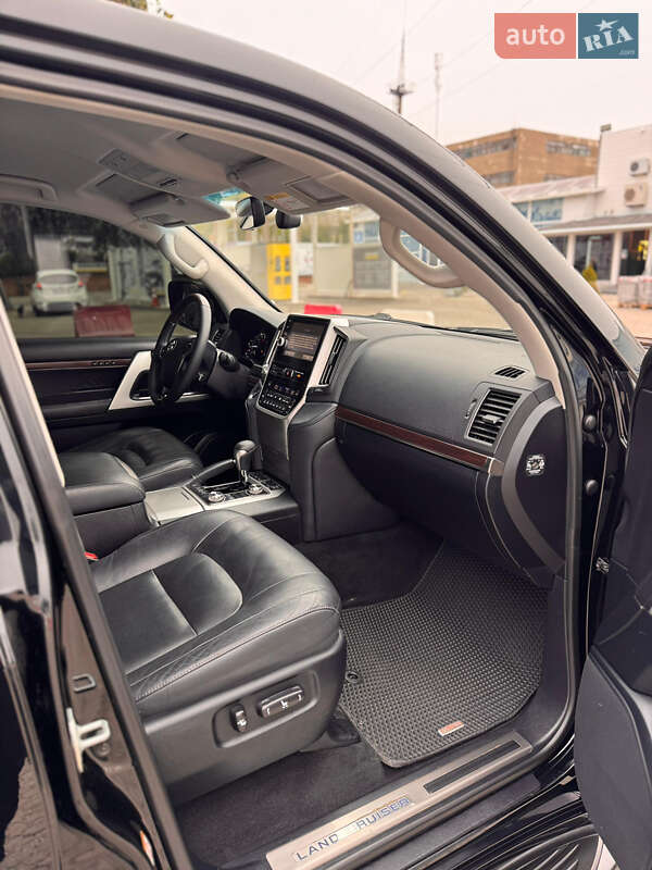 Позашляховик / Кросовер Toyota Land Cruiser 2019 в Чернівцях