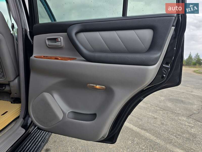 Позашляховик / Кросовер Toyota Land Cruiser 2004 в Малині