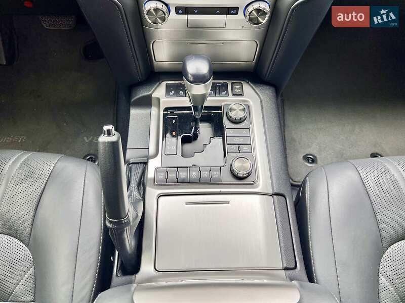 Внедорожник / Кроссовер Toyota Land Cruiser 2018 в Киеве