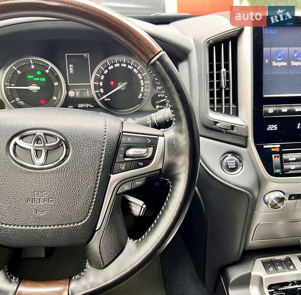 Внедорожник / Кроссовер Toyota Land Cruiser 2018 в Киеве