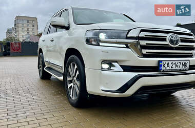 Внедорожник / Кроссовер Toyota Land Cruiser 2017 в 