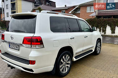 Внедорожник / Кроссовер Toyota Land Cruiser 2017 в 