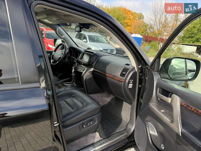 Позашляховик / Кросовер Toyota Land Cruiser 2011 в Тернополі