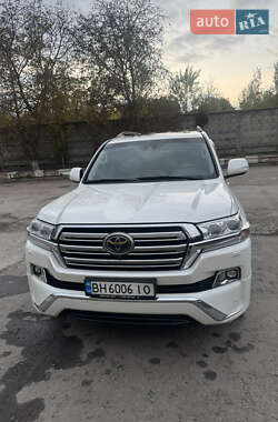 Внедорожник / Кроссовер Toyota Land Cruiser 2018 в 