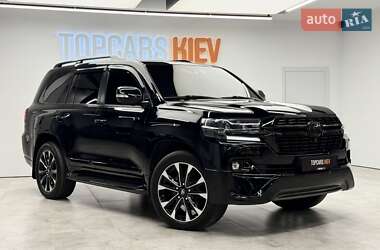 Внедорожник / Кроссовер Toyota Land Cruiser 2018 в 