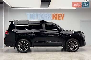 Внедорожник / Кроссовер Toyota Land Cruiser 2018 в 