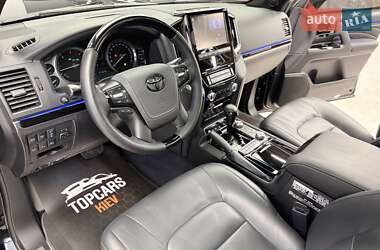 Внедорожник / Кроссовер Toyota Land Cruiser 2018 в 