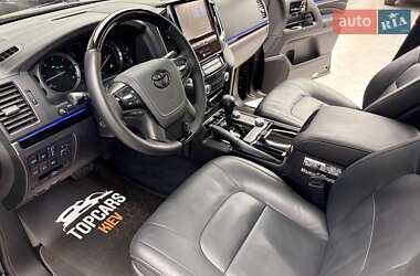 Внедорожник / Кроссовер Toyota Land Cruiser 2018 в 