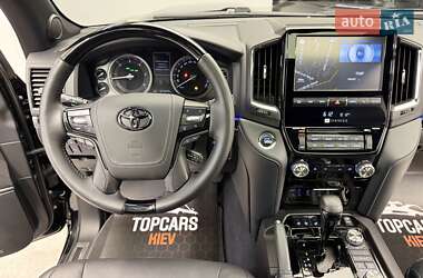 Внедорожник / Кроссовер Toyota Land Cruiser 2018 в 