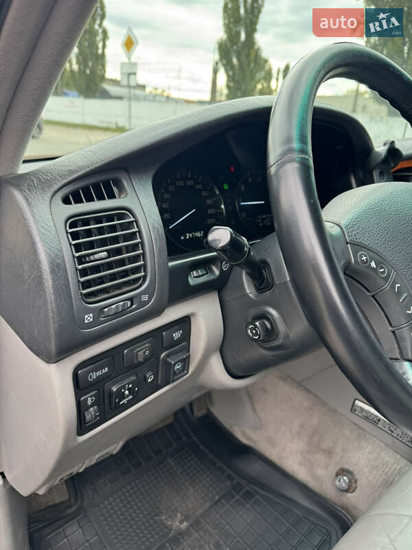 Внедорожник / Кроссовер Toyota Land Cruiser 2003 в Киеве