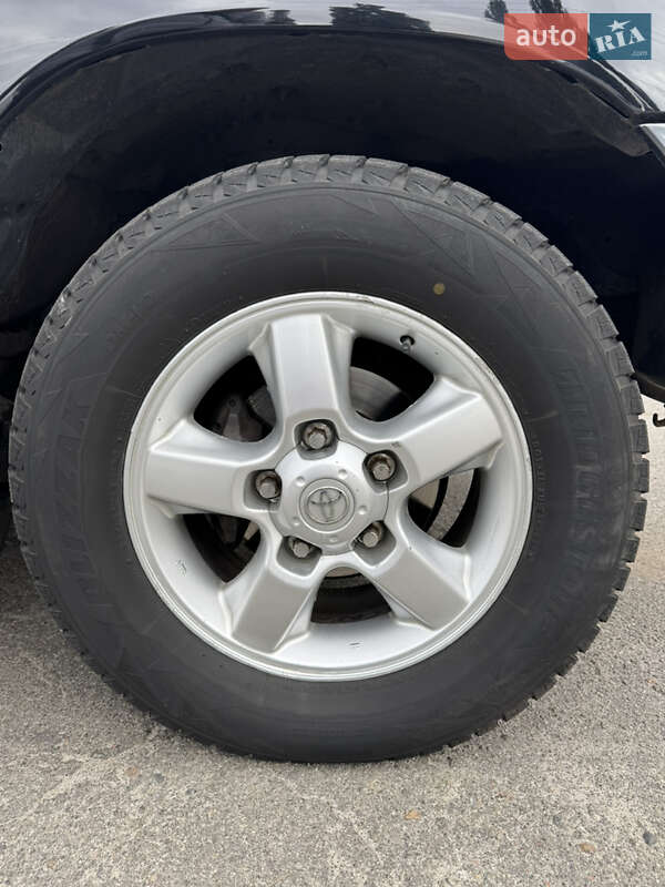 Внедорожник / Кроссовер Toyota Land Cruiser 2003 в Киеве