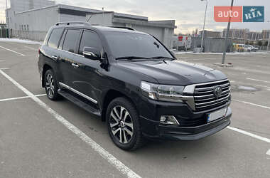 Внедорожник / Кроссовер Toyota Land Cruiser 2018 в 