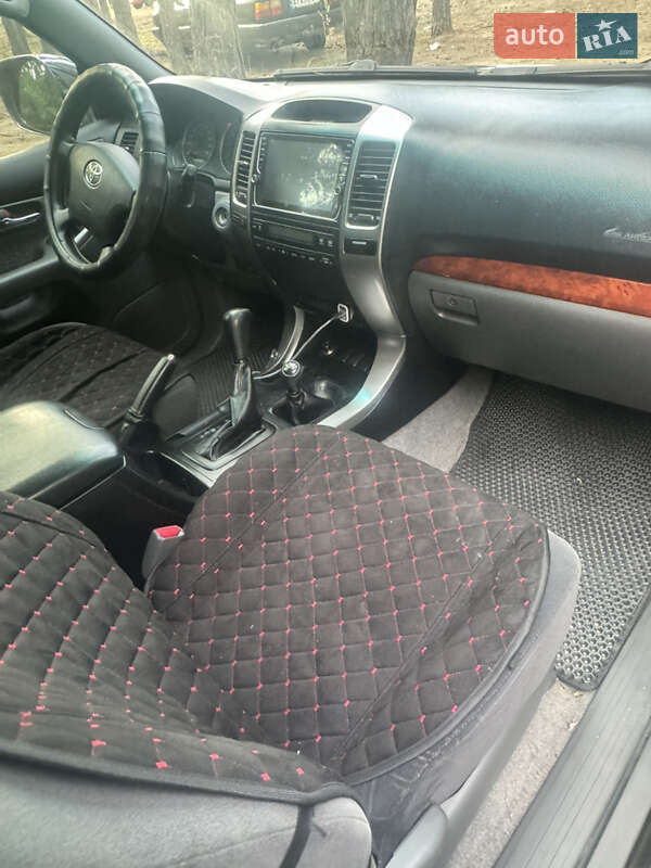 Позашляховик / Кросовер Toyota Land Cruiser 2005 в Павлограді