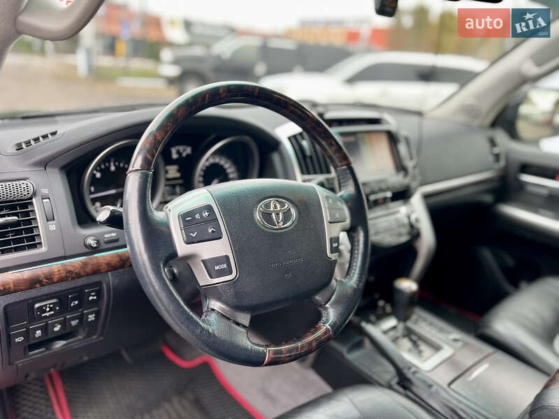 Внедорожник / Кроссовер Toyota Land Cruiser 2012 в Киеве