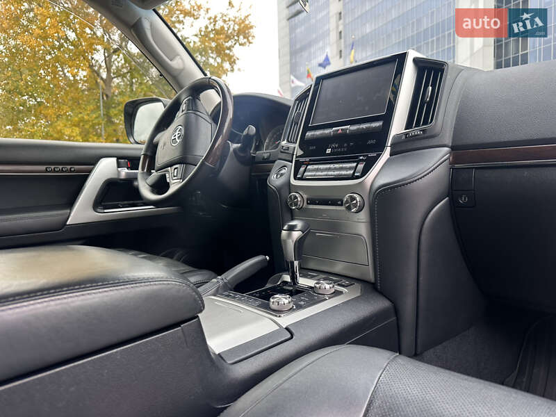 Внедорожник / Кроссовер Toyota Land Cruiser 2018 в Киеве фото 17 Внедорожник / Кроссовер Toyota Land Cruiser 2018 в Киеве
