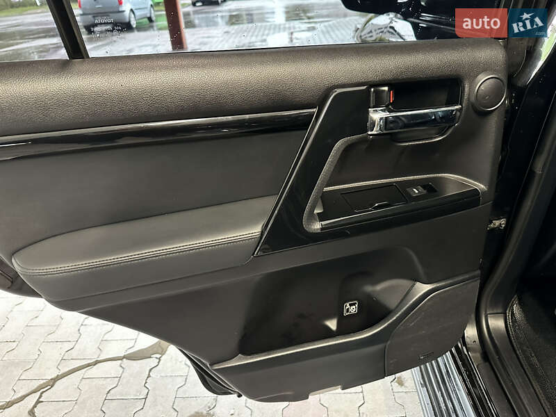 Внедорожник / Кроссовер Toyota Land Cruiser 2012 в Киеве фото 15 Внедорожник / Кроссовер Toyota Land Cruiser 2012 в Киеве