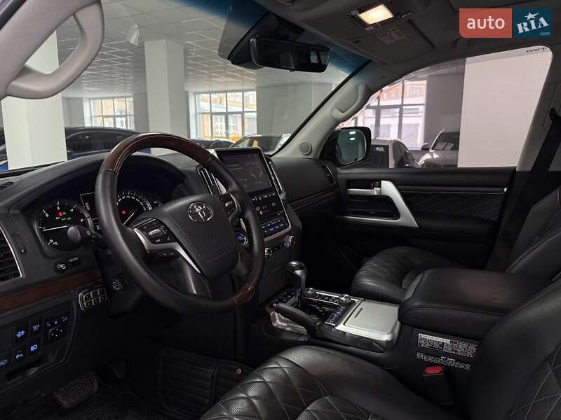 Внедорожник / Кроссовер Toyota Land Cruiser 2017 в Полтаве фото 7 Внедорожник / Кроссовер Toyota Land Cruiser 2017 в Полтаве