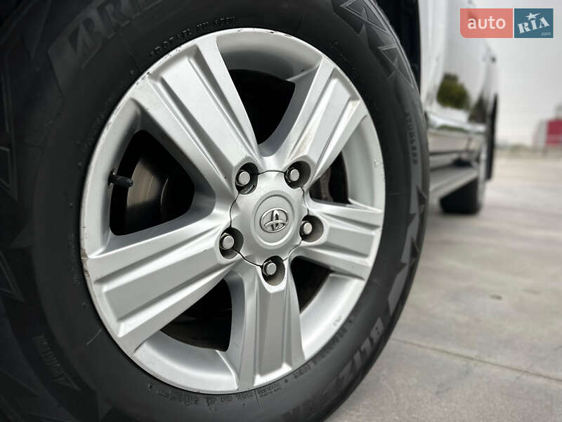 Внедорожник / Кроссовер Toyota Land Cruiser 2014 в Киеве