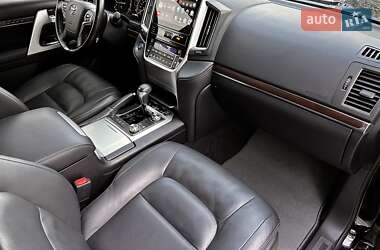 Внедорожник / Кроссовер Toyota Land Cruiser 2020 в 