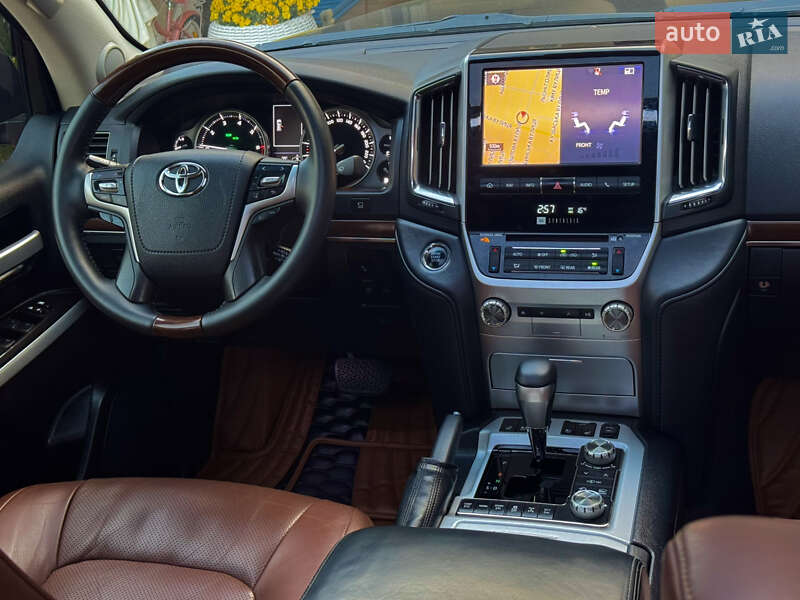 Внедорожник / Кроссовер Toyota Land Cruiser 2017 в Днепре