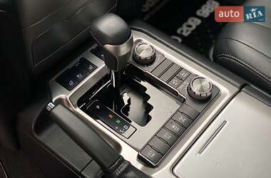 Внедорожник / Кроссовер Toyota Land Cruiser 2019 в 