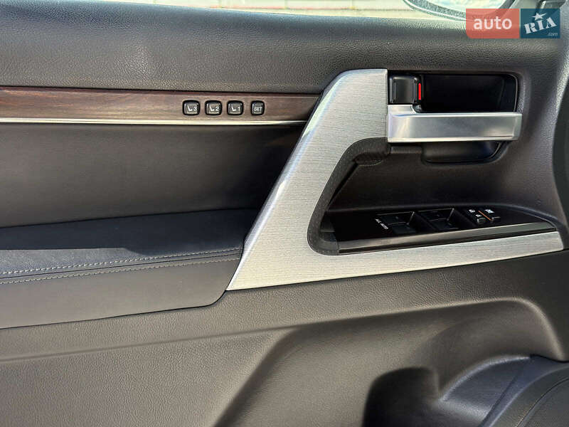 Внедорожник / Кроссовер Toyota Land Cruiser 2016 в Львове