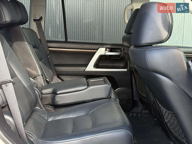 Внедорожник / Кроссовер Toyota Land Cruiser 2016 в Львове