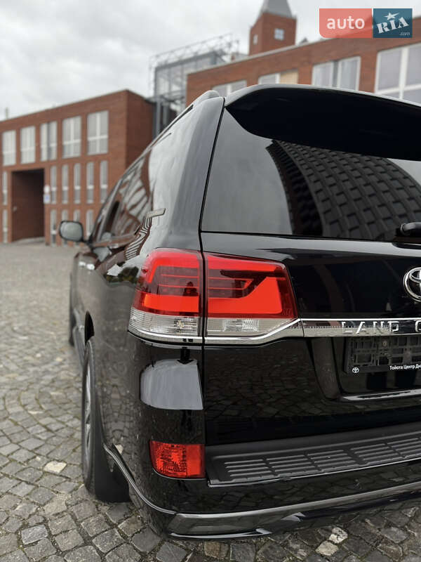 Внедорожник / Кроссовер Toyota Land Cruiser 2017 в Днепре