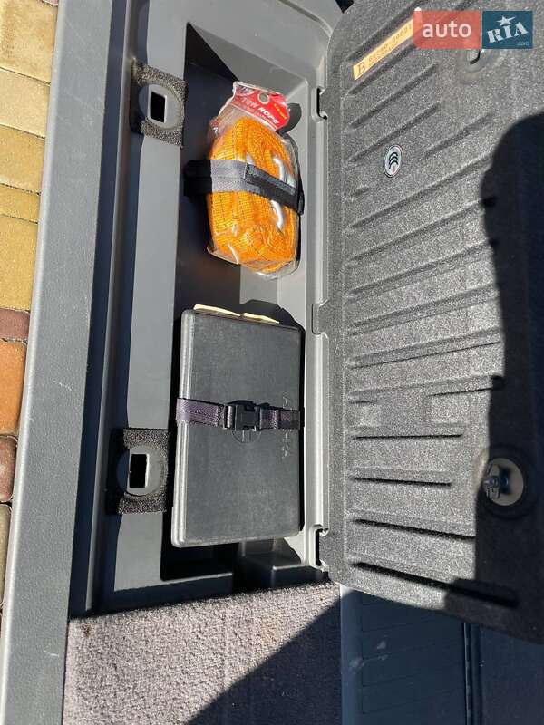 Внедорожник / Кроссовер Toyota Land Cruiser 2013 в Киеве фото 35 Внедорожник / Кроссовер Toyota Land Cruiser 2013 в Киеве