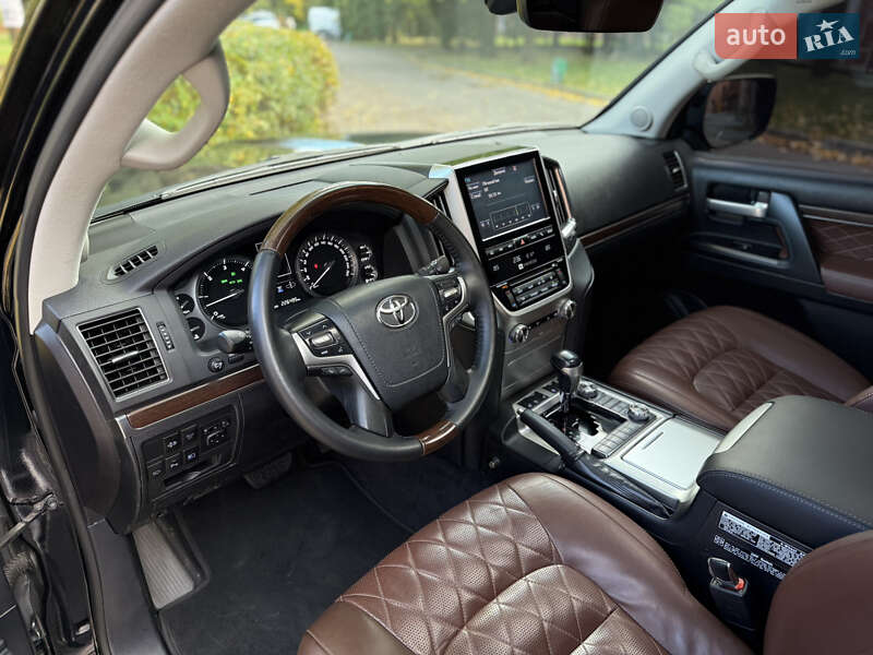 Внедорожник / Кроссовер Toyota Land Cruiser 2016 в Львове фото 33 Внедорожник / Кроссовер Toyota Land Cruiser 2016 в Львове