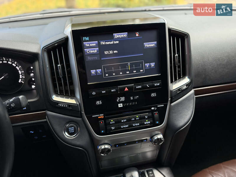 Внедорожник / Кроссовер Toyota Land Cruiser 2016 в Львове фото 44 Внедорожник / Кроссовер Toyota Land Cruiser 2016 в Львове