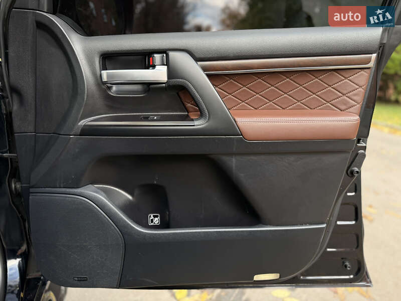 Внедорожник / Кроссовер Toyota Land Cruiser 2016 в Львове фото 60 Внедорожник / Кроссовер Toyota Land Cruiser 2016 в Львове