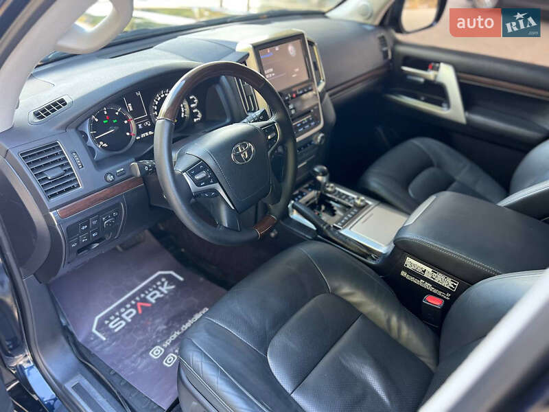 Позашляховик / Кросовер Toyota Land Cruiser 2016 в Дніпрі фото 17 Позашляховик / Кросовер Toyota Land Cruiser 2016 в Дніпрі
