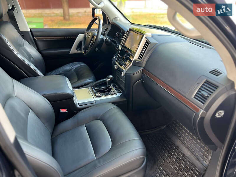 Позашляховик / Кросовер Toyota Land Cruiser 2016 в Дніпрі фото 26 Позашляховик / Кросовер Toyota Land Cruiser 2016 в Дніпрі